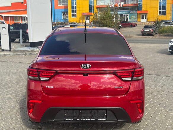 2018 Kia Rio IV, красный - вид 5