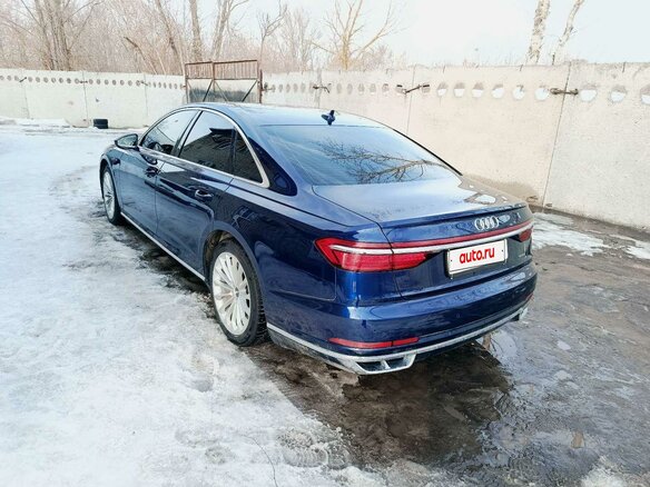 2018 Audi A8 Long 50 TDI IV (D5), синий, 4032000 рублей - вид 3