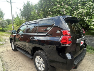2021 Toyota Land Cruiser Prado 150 Series Рестайлинг 3, чёрный, 8999999 рублей, вид 4