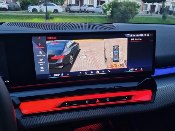 2025 BMW 5 серии 530i xDrive VIII (G60/G61/G68), чёрный, 8800000 рублей - вид 26
