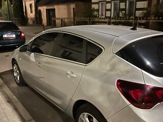2011 Opel Astra J, серебристый, 850000 рублей, вид 4