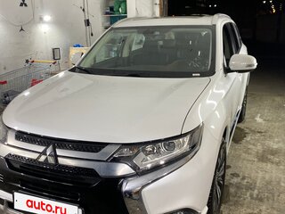 2022 Mitsubishi Outlander III Рестайлинг 3, белый, 2700000 рублей, вид 3