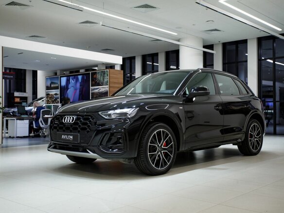 2025 Audi Q5 L 45 TFSI II (FY) Рестайлинг, чёрный, 6370700 рублей - вид 2