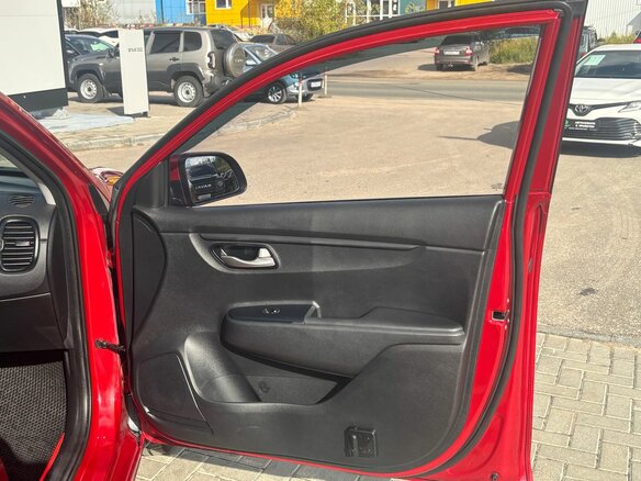 2018 Kia Rio IV, красный - вид 17