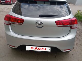 2015 Kia Rio III Рестайлинг, серебристый, 1050000 рублей, вид 5