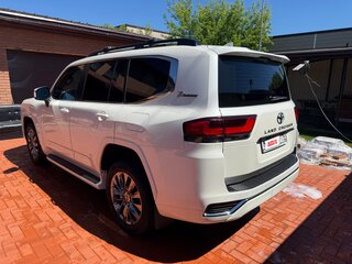 2021 Toyota Land Cruiser 300 Series, белый, 9500000 рублей, вид 4