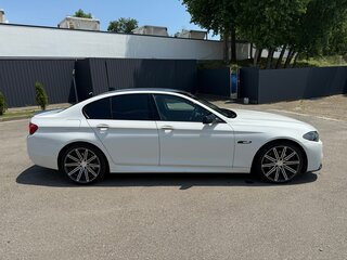 2013 BMW 5 серии 528i xDrive VI (F10/F11/F07), белый, 1600000 рублей, вид 3