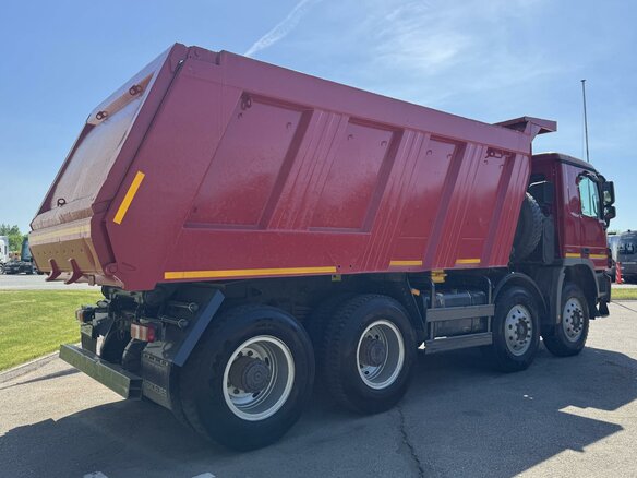 2018 Mercedes-Benz Actros, красный, 5650000 рублей - вид 2
