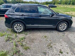 2017 Volkswagen Tiguan II, чёрный, 2697000 рублей, вид 3