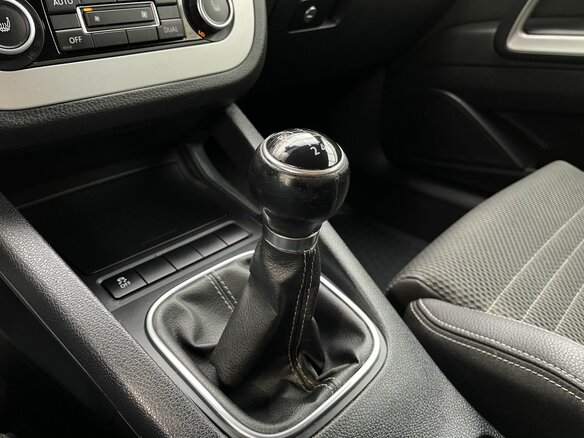 2011 Volkswagen Scirocco III, белый, 700000 рублей - вид 17