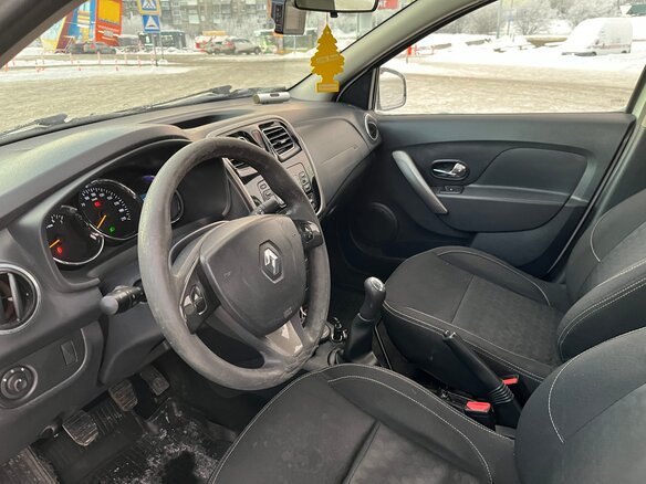 2017 Renault Logan II, белый, 450000 рублей - вид 4