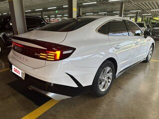 2025 Hyundai Sonata VIII (DN8) Рестайлинг, белый, 2390099 рублей, вид 4