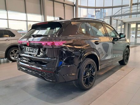 2026 Volkswagen Tiguan L Pro III (China Market), чёрный, 5100000 рублей, вид 5