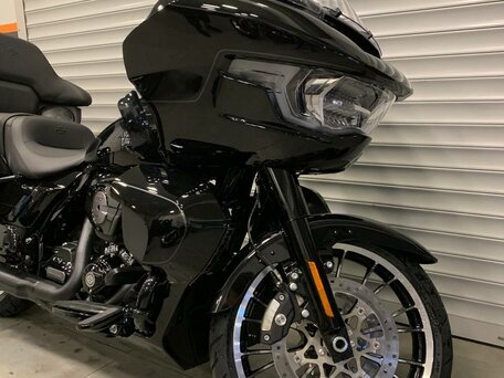 2026 Harley-Davidson Road Glide Limited, чёрный, 4650000 рублей, вид 3