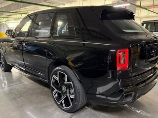 2026 Rolls-Royce Cullinan Black Badge I Рестайлинг (Series II), чёрный, 73670000 рублей, вид 5