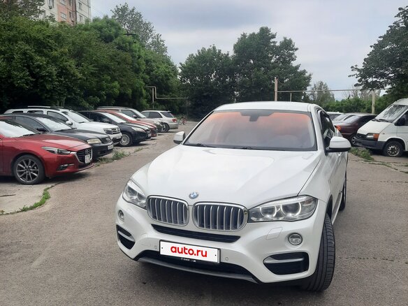 2015 BMW X6 30d II (F16), белый, 3350000 рублей - вид 2