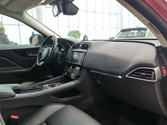 2016 Jaguar F-Pace I, красный, 2150000 рублей - вид 10