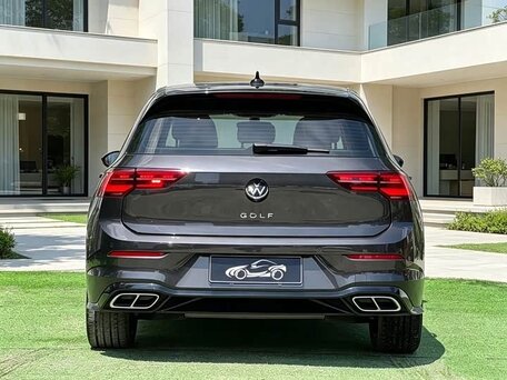 2023 Volkswagen Golf VIII, чёрный, 1880000 рублей, вид 5