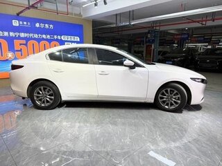 2023 Mazda 3 Axela IV (BP), белый, 1560000 рублей, вид 4