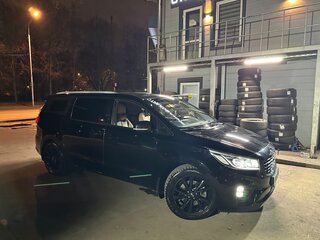 2019 Kia Carnival III, чёрный, 2950000 рублей, вид 1