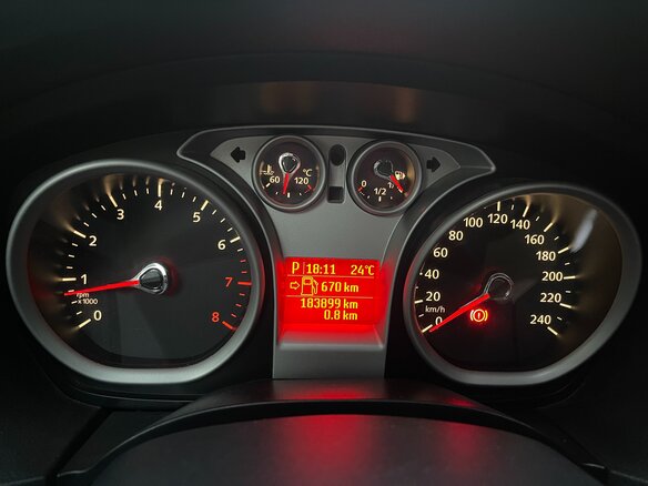 2011 Ford Focus II Рестайлинг, серебристый - вид 18