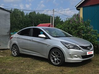2015 Hyundai Solaris I Рестайлинг, серебристый, 800000 рублей, вид 4