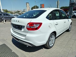 2026 Lada (ВАЗ) Granta I Рестайлинг, белый, 1218000 рублей, вид 5