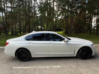 2019 BMW 7 серии 730d xDrive VI (G11/G12) Рестайлинг, белый, 6000000 рублей, вид 4