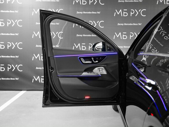 2025 Mercedes-Benz E-Класс 300 VI (W214, S214), чёрный - вид 4