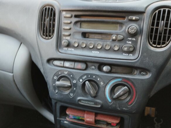 2000 Toyota FunCargo, золотистый, 210000 рублей - вид 11