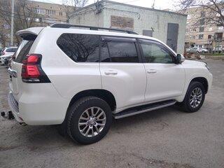2017 Toyota Land Cruiser Prado 150 Series Рестайлинг 2, белый, 5000000 рублей, вид 5