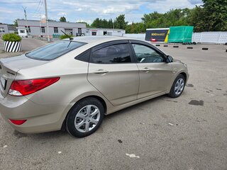 2011 Hyundai Solaris I, бежевый, 685000 рублей, вид 4
