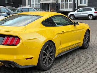 2017 Ford Mustang VI, жёлтый, 2300000 рублей, вид 4