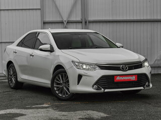 2017 Toyota Camry VII (XV50) Рестайлинг, белый, 2150000 рублей, вид 3