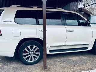 2016 Toyota Land Cruiser 200 Series Рестайлинг 2, белый, 5555555 рублей, вид 3