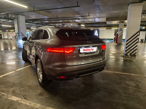 2018 Jaguar F-Pace I, серый, 2550000 рублей - вид 3