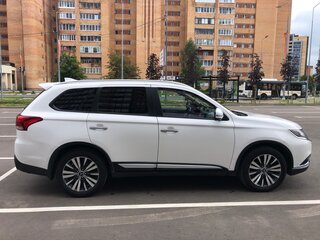 2019 Mitsubishi Outlander III Рестайлинг 3, белый, 1999000 рублей, вид 4