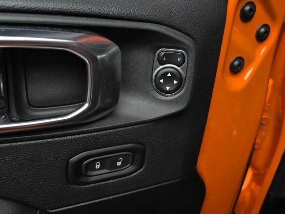 2023 Jeep Gladiator II (JT), оранжевый, 6900000 рублей - вид 9