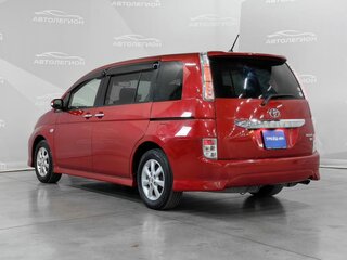 2011 Toyota ISis I Рестайлинг, красный, 1335000 рублей, вид 3