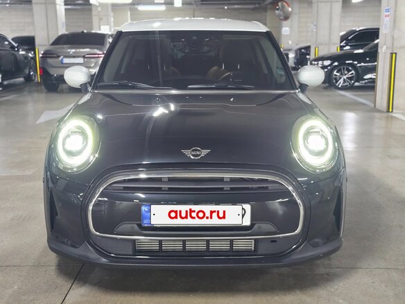 2023 Mini Hatch Cooper III (F55/F56) Рестайлинг 2, чёрный - вид 2