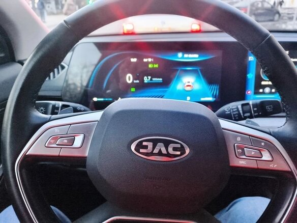 2023 JAC JS6, чёрный - вид 10