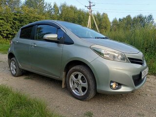 2013 Toyota Vitz III (XP130), зелёный, 610000 рублей, вид 4