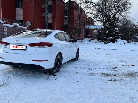 2017 Hyundai Elantra VI (AD), белый, 1400000 рублей - вид 5