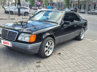 1993 Mercedes-Benz E-Класс 220 I (W124), чёрный, 550000 рублей, вид 1