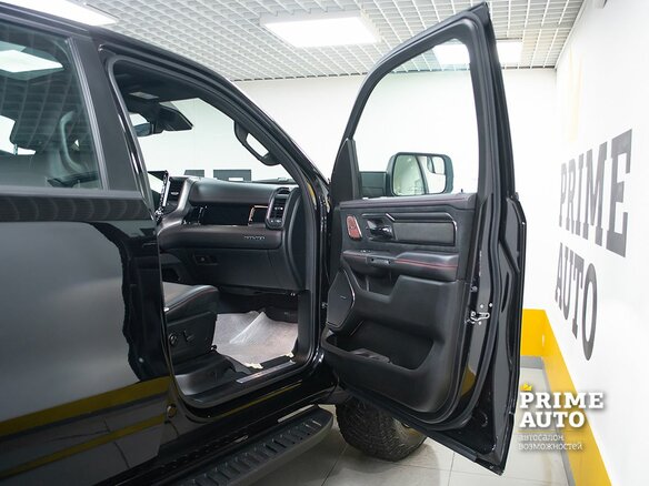 2025 Ram 1500 RHO V Рестайлинг, чёрный - вид 24