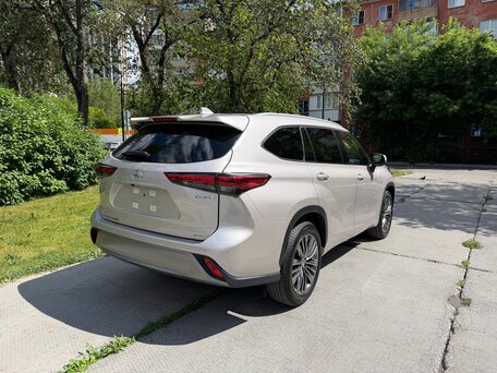 2026 Toyota Highlander IV (XU70), золотистый, 5190000 рублей, вид 4