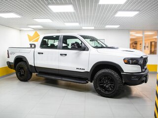 2026 Ram 1500 Crew Cab V Рестайлинг, белый, 10199000 рублей, вид 3