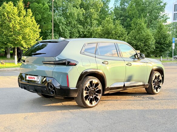 2023 BMW XM, зелёный - вид 3