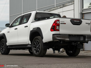 2025 Toyota Hilux VIII Рестайлинг 2, белый, 7890000 рублей, вид 4