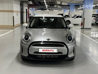 2023 Mini Hatch Cooper III (F55/F56) Рестайлинг 2, серебристый, 1718000 рублей, вид 2